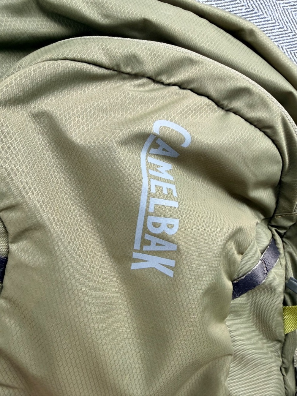 CAMELBAK - Olive Green Daypack Backpack - Picture 2 of 6
